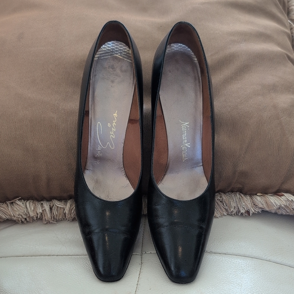 Neiman Marcus Black Leather Classic Pump